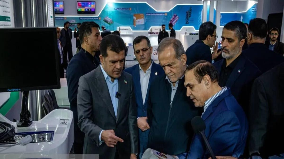 بازدید رئیس جمهور از نمایشگاه فناوری نانو و فر ایران